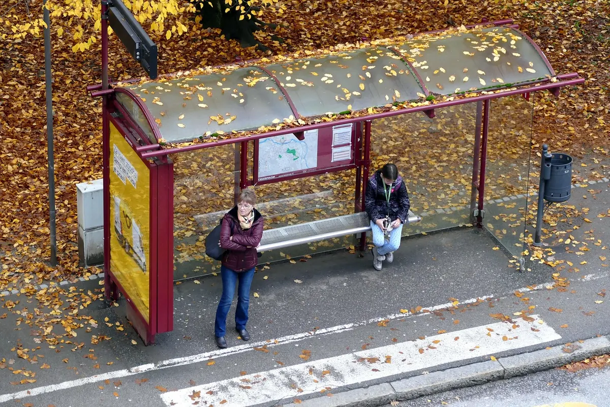 Getting Around from Glade Court: A Local Transport Comparison